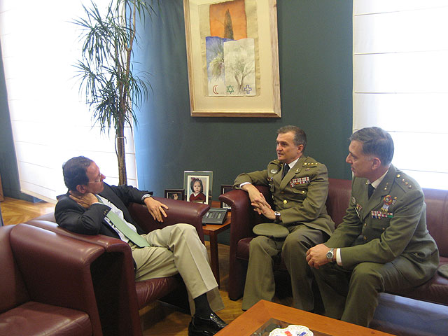 El Alcalde se reúne con el Comandante Militar de Murcia - 1, Foto 1