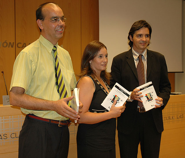 La UCAM presentó ayer el libro `El candidato marca: cómo gestionar la imagen del líder político´ - 1, Foto 1