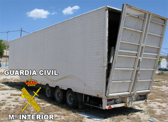 La Guardia Civil detiene a dos personas por el robo de un restaurante móvil de feria - 1, Foto 1