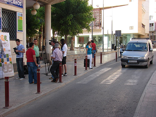 La calle carril de Caldereros contará con aceras más anchas y mejor pavimentación con el objetivo de incrementar la seguridad de los peatones - 1, Foto 1