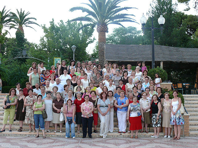 Los alumnos y alumnas de la universidad popular celebraron el fin de curso - 1, Foto 1