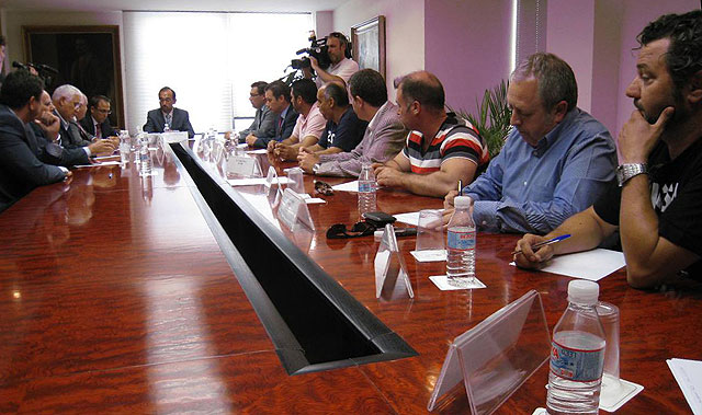 La Comunidad hará un nuevo esfuerzo de apoyo a los trabajadores de Zincsa y una firma de experto independiente verificará la viabilidad del proyecto - 1, Foto 1