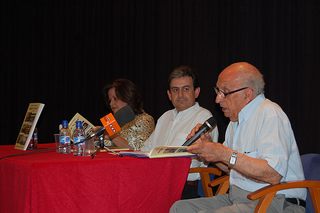 La Asociación Cultural Amigos de La Torre Presentó su libro 10 Años de Vida Asociativa 1998-2008 - 2, Foto 2