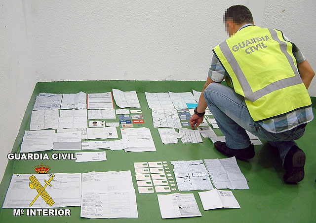 La Guardia Civil desarticula un grupo delictivo dedicado a cometer estafas - 3, Foto 3