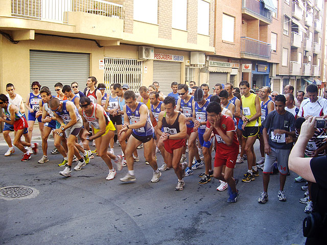 Adil Falil y Raquel Miras se impusieron en la carrera popular de las fiestas de San Juan del barrio de La Viña - 1, Foto 1