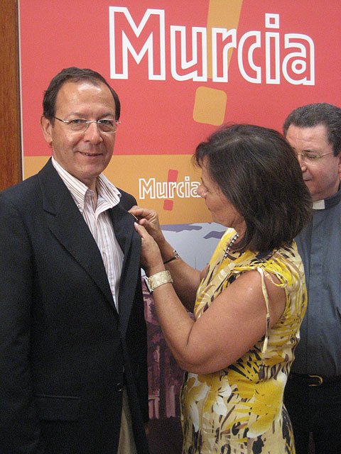 La Asociación de amigos “Virgen de la Arrixaca” distingue al Alcalde con su Insignia de Oro coincidiendo con su XXX aniversario - 2, Foto 2