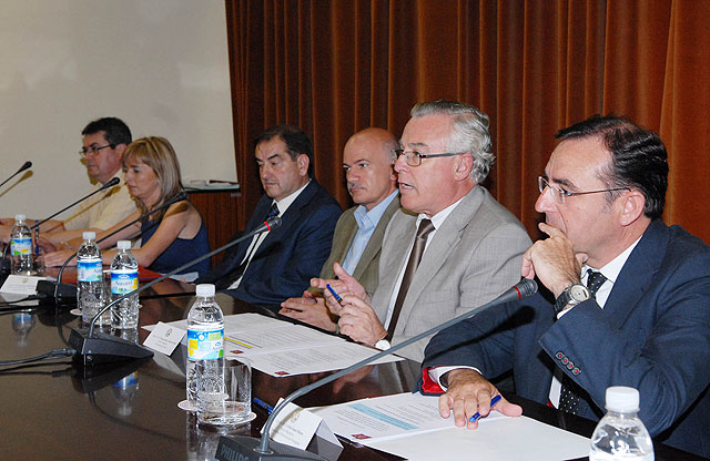 Las universidades públicas de la Región firman el primer convenio colectivo del personal docente e investigador contratado - 2, Foto 2