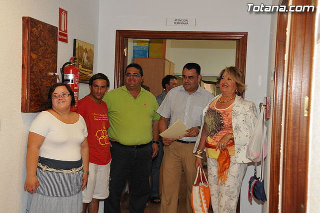 La directora general de Personas con Discapacidad del IMAS visita las dependencias municipales destinadas a colectivos de discapacitados, Foto 1