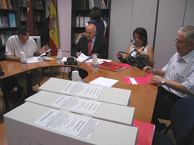 La Comunidad duplica el número de ayudas para incentivar a los mejores alumnos de las universidades públicas de la Región - 1, Foto 1