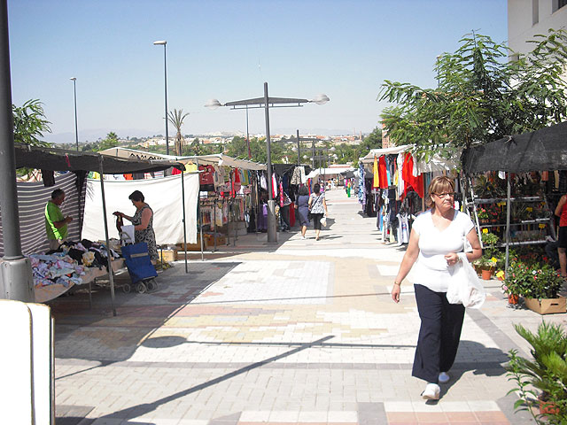 El mercado semanal de Lorquí ya opera en el entorno del Parque de la Constitución - 1, Foto 1
