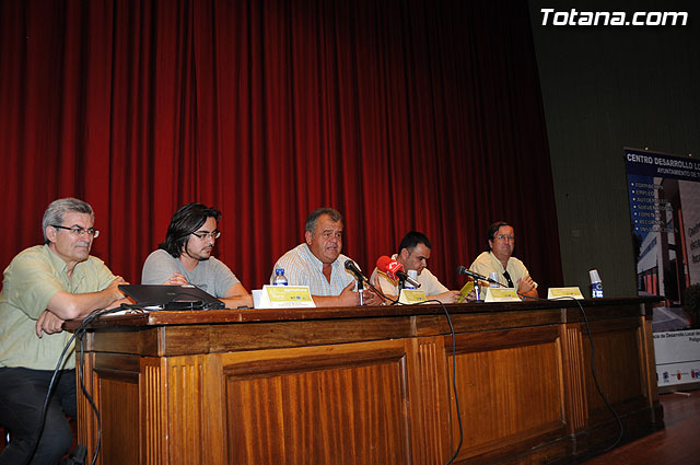 El alcalde y el concejal de Agricultura abren las jornadas de sensibilizacin sobre las ventajas de la agricultura ecolgica - 4