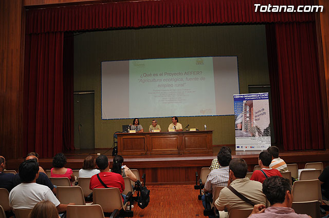 El alcalde y el concejal de Agricultura abren las jornadas de sensibilizacin sobre las ventajas de la agricultura ecolgica - 9