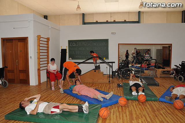 La directora general de Personas con Discapacidad del IMAS visita las dependencias municipales destinadas a colectivos de discapacitados - 10