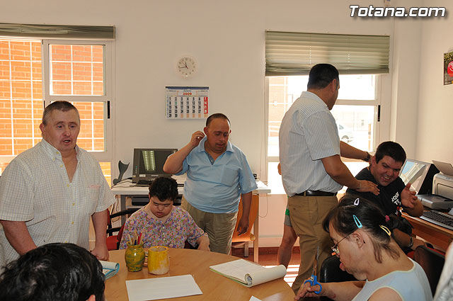 La directora general de Personas con Discapacidad del IMAS visita las dependencias municipales destinadas a colectivos de discapacitados - 2