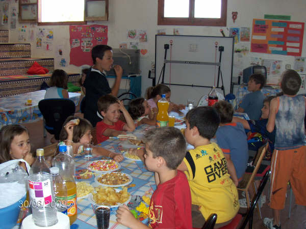 El proyecto de Dinamización Social de Barrios del colectivo “El candil” clausura el curso, Foto 2