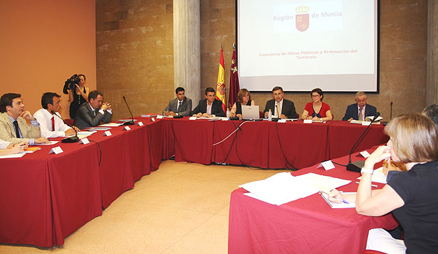 Obras Públicas acoge la Comisión de Seguimiento del Acuerdo Marco 2009 para facilitar el acceso a la vivienda - 1, Foto 1