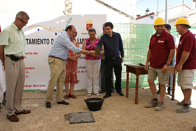 El Alcalde de Puerto Lumbreras y el consejero de Cultura y Turismo colocan la primera piedra del Museo y Centro Folklórico Virgen del Rosario - 1, Foto 1