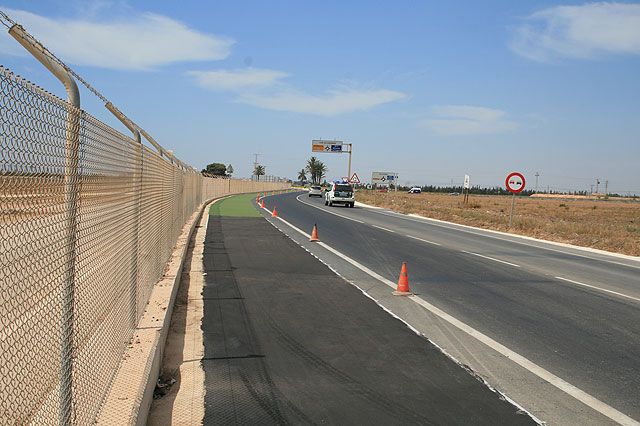 La Comunidad construye un nuevo carril bici entre Santiago de la Ribera y la Base Aérea de San Javier - 1, Foto 1