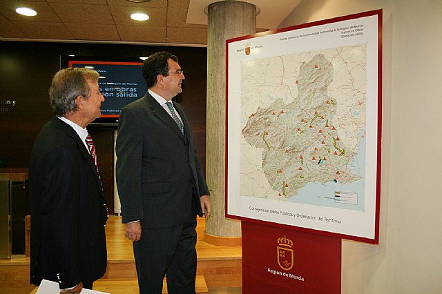 Refuerzan las medidas de seguridad en los tramos en obras de la Red de Carreteras de la Comunidad - 1, Foto 1