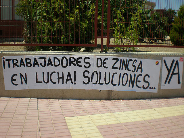 La UJCE realizó una acción de solidaridad coordinada con los trabajadores de Zincsa - 1, Foto 1