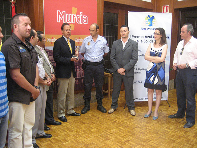 El Alcalde recibe el Premio Azul en Acción a la Solidaridad concedido al “pueblo de Murcia” por su ayuda a los más necesitados - 1, Foto 1