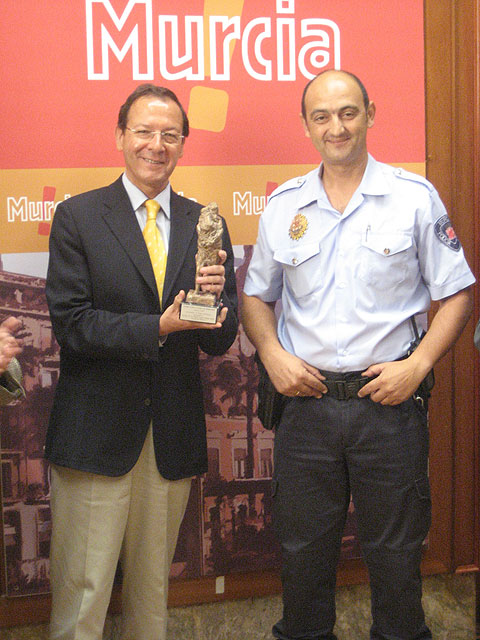 El Alcalde recibe el Premio Azul en Acción a la Solidaridad concedido al “pueblo de Murcia” por su ayuda a los más necesitados - 2, Foto 2