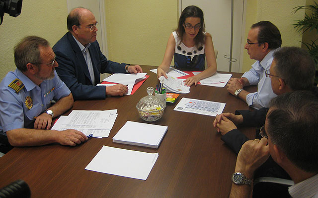 Ayuntamiento y comerciantes acuerdan tres rutas para que el derecho a manifestarse se tenga pero sin perjudicar a los negocios del centro - 1, Foto 1