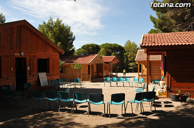 Un total de 300 niños y jvenes participan en las escuelas de verano, campamentos, viajes, y actividades diversas - 13