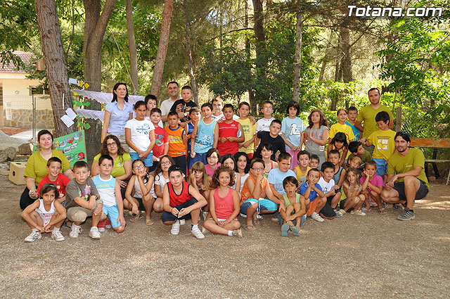 Un total de 300 niños y jvenes participan en las escuelas de verano, campamentos, viajes, y actividades diversas - 32
