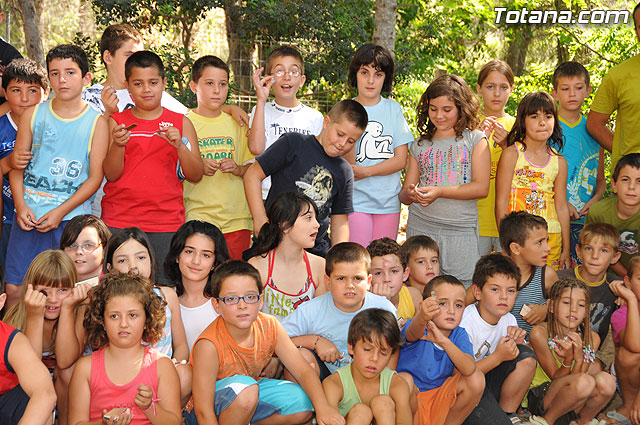 Un total de 300 niños y jvenes participan en las escuelas de verano, campamentos, viajes, y actividades diversas - 35