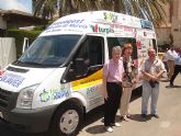 Ms de 40 empresas se unen para financiar la compra de un vehculo que esta mañana han donado a la concejala de Servicios Sociales