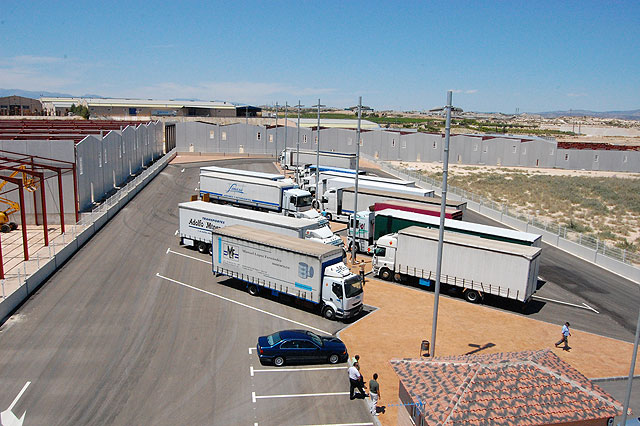 El Ayuntamiento torreño cede un parking a los transportistas autónomos del municipio - 1, Foto 1