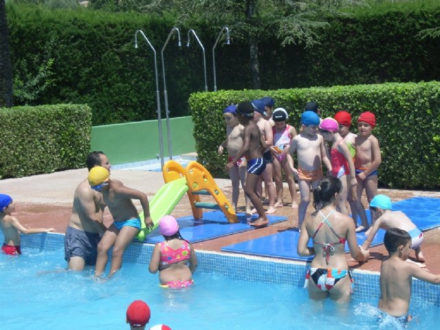 Cerca de 500 usuarios participan en las diferentes actividades deportivas del programa “Verano Polideportivo 2009”, Foto 1