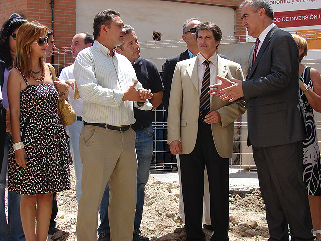 González Tovar y Francisco Jódar visitan las obras de mejora de infraestructuras en Lope Gisbert y Santo Domingo - 1, Foto 1