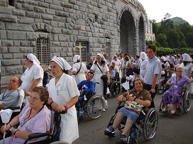 Un total de 60 miembros de la delegación de Totana de la Hospitalidad de Lourdes han peregrinado a la ciudad francesa junto con 7 enfermos, Foto 2