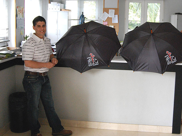 El Ayuntamiento de Lorquí regalará un paraguas a sus vecinos por las Fiestas - 1, Foto 1