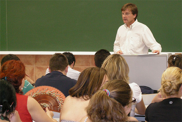El experto en Mediación, Francisco López, durante su intervención en el curso, Foto 1