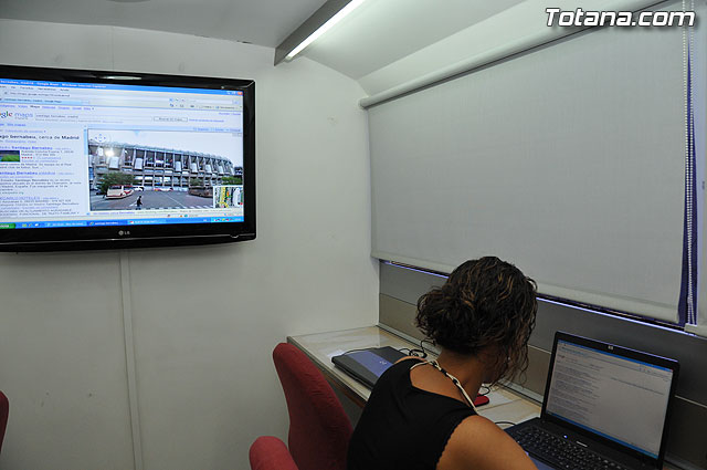 El Aula Mvil de Informtica del Instituto de la Mujer permanecer en Totana hasta mañana viernes - 3