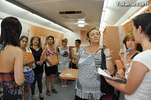 El Aula Mvil de Informtica del Instituto de la Mujer permanecer en Totana hasta mañana viernes - 9