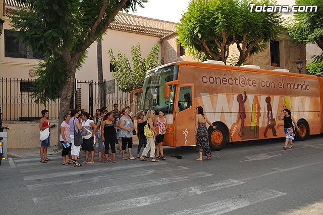El Aula Mvil de Informtica del Instituto de la Mujer permanecer en Totana hasta mañana viernes - 11