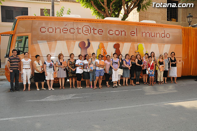 El Aula Mvil de Informtica del Instituto de la Mujer permanecer en Totana hasta mañana viernes - 12