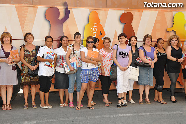 El Aula Mvil de Informtica del Instituto de la Mujer permanecer en Totana hasta mañana viernes - 14