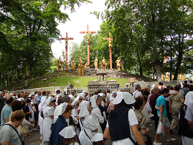 Un total de 60 miembros de la delegacin de Totana de la Hospitalidad de Lourdes han peregrinado a la ciudad francesa junto con 7 enfermos - 1
