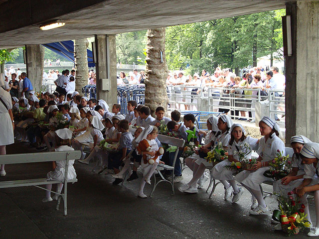 Un total de 60 miembros de la delegacin de Totana de la Hospitalidad de Lourdes han peregrinado a la ciudad francesa junto con 7 enfermos - 3