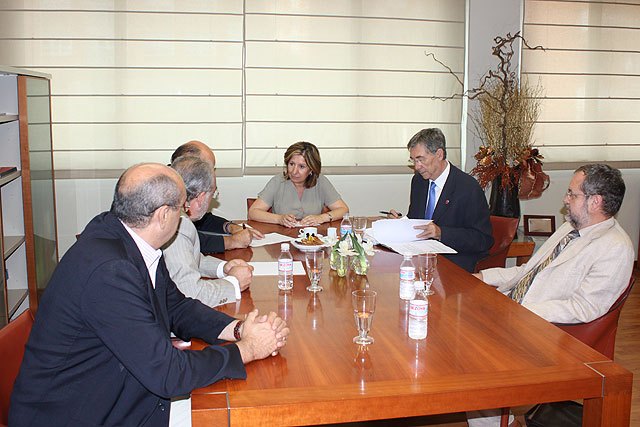 La consejera de Sanidad recibe al secretario general de la Confederación Estatal del Sindicato Médico - 1, Foto 1