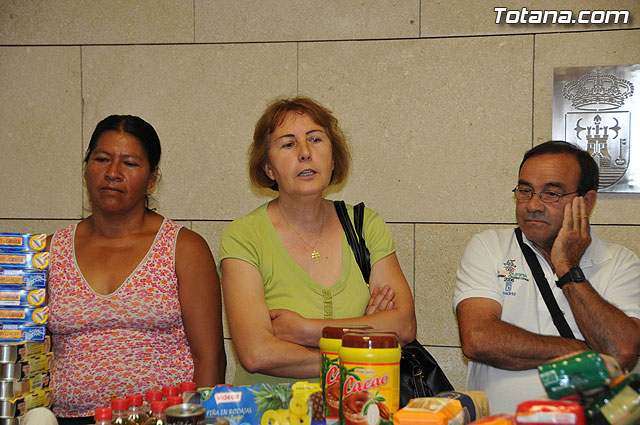 Critas recibe ms de 250 kilos de alimentos y ms de 150 litros de leche, aceite y productos de higiene - 5