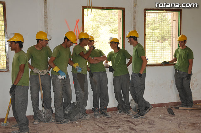 Comienza la rehabilitacin de la “Casa de las Monjas”, en la que estn trabajando 32 alumnos de la Escuela Taller - 21