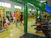La concejalía de Deportes distribuye por diferentes espacios municipales y vecinales las máquinas que hasta ahora estaban en el gimnasio del Pabellón