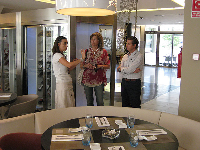María Isabel Valcárcel visita el hotel Novotel - 1, Foto 1