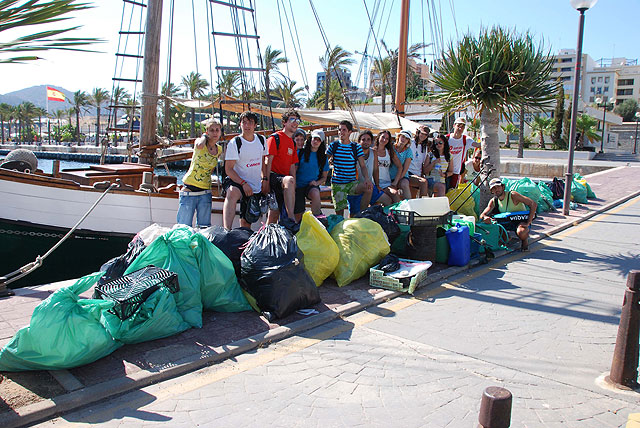 Los participantes del campo de trabajo de Cartagena limpian el litoral del espacio protegido de La Muela-Cabo Tiñoso - 3, Foto 3